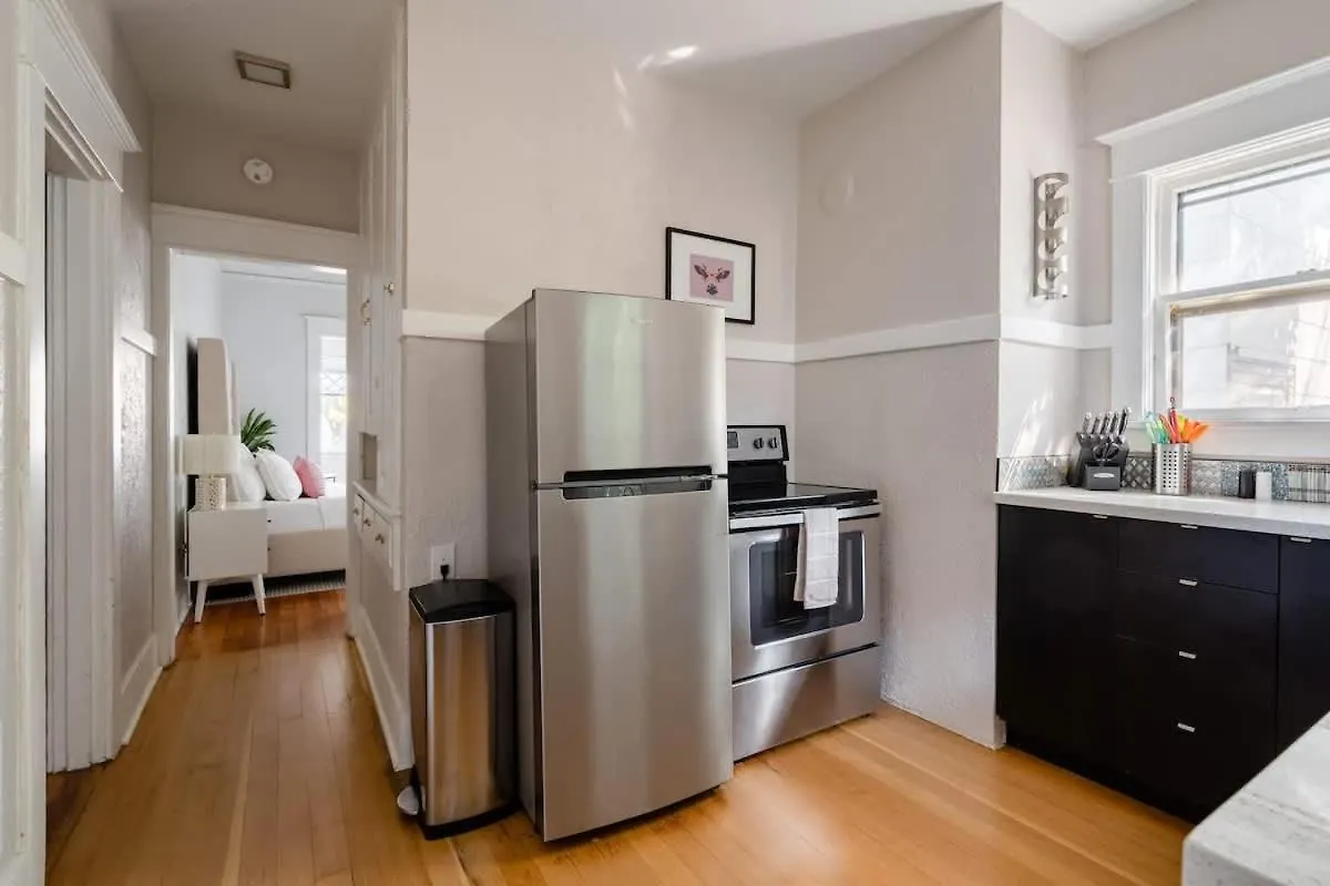 Stay Portland Collection - Sunnyside Wonderland- Coffee Shops, Bars & Parks Apartment