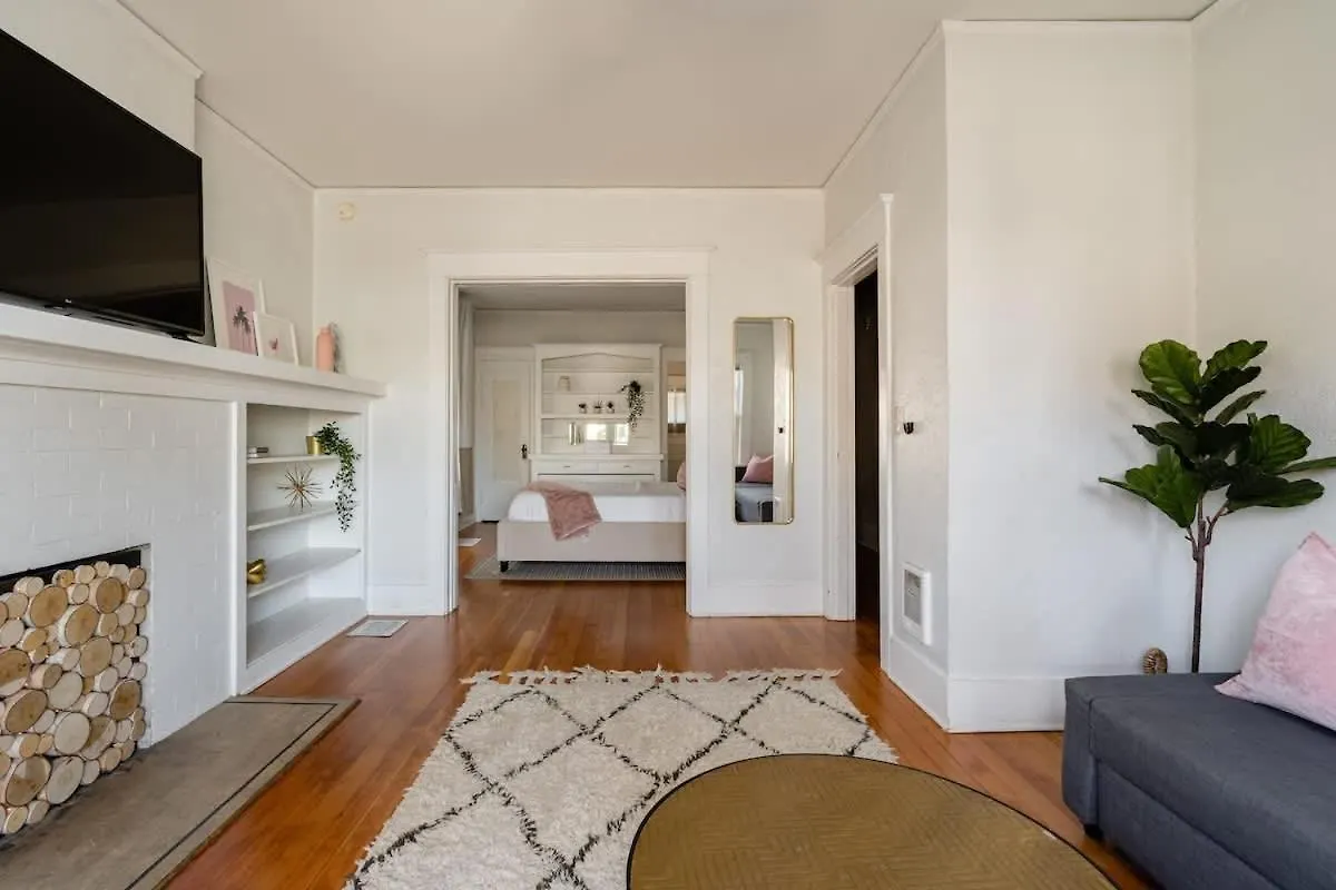 Stay Portland Collection - Sunnyside Wonderland- Coffee Shops, Bars & Parks Apartment