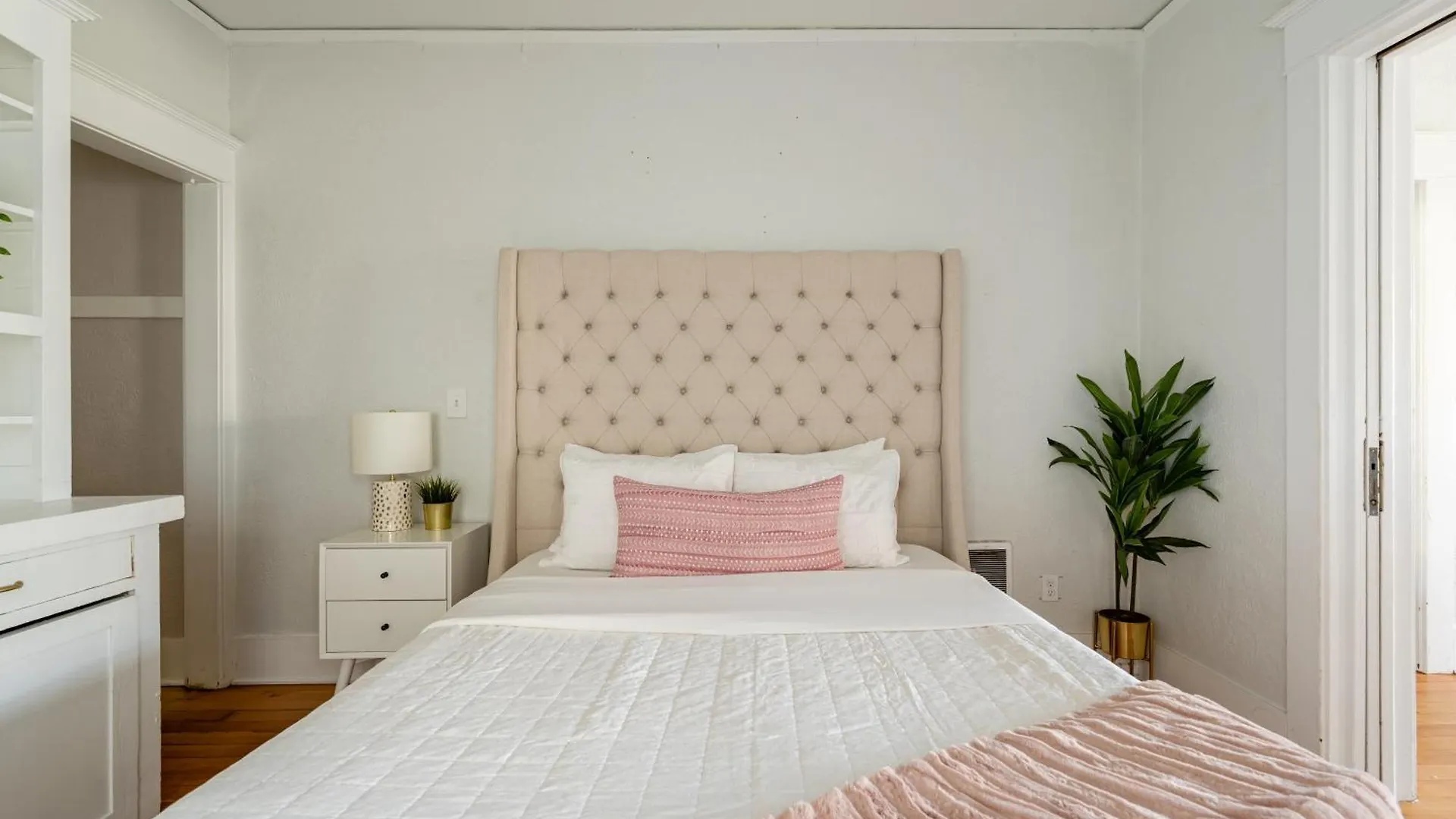 Stay Portland - Sunnyside Wonderland- Coffee Shops, Bars & Parks 0*,  United States